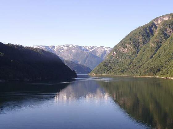 Norwegen: Fjorde und Bergkulisse