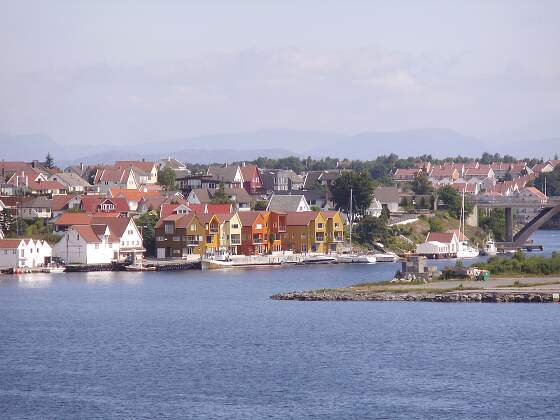 Norwegen: modernes Stavanger vom Wasser
