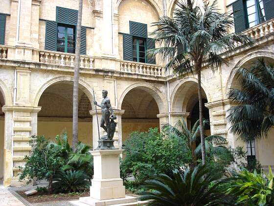 Neptunstatue im Großmeisterpalast in Valletta, Malta