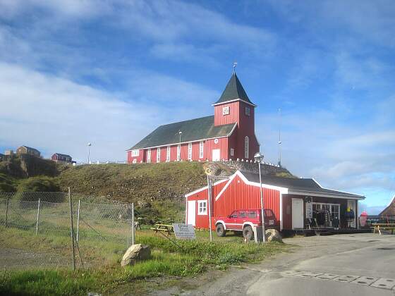 Blick auf die Kirche von Qeqertarsuaq, Grönland