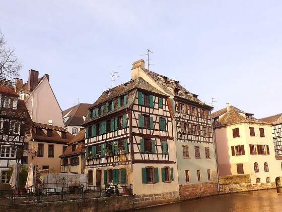 Dämmerung im Petite France in Straßburg