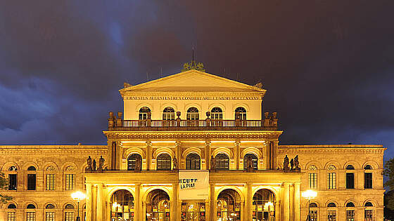 Hannover: Staatsoper bei Nacht