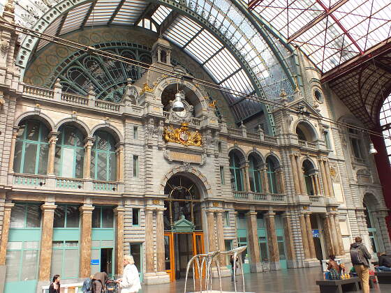 Antwerpen: Bahnhof Centraal Eingang