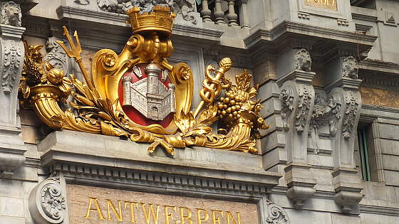 Wappen von Antwerpen am Bahnhof Centraal