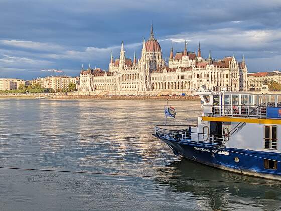 MS Pinzessin Katharina auf der Donau vor Budapest