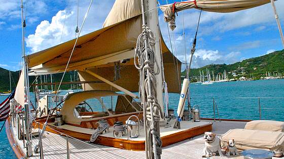 Segelyacht vor Antigua