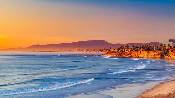Sonnenuntergang am Strand in Kalifornien, USA