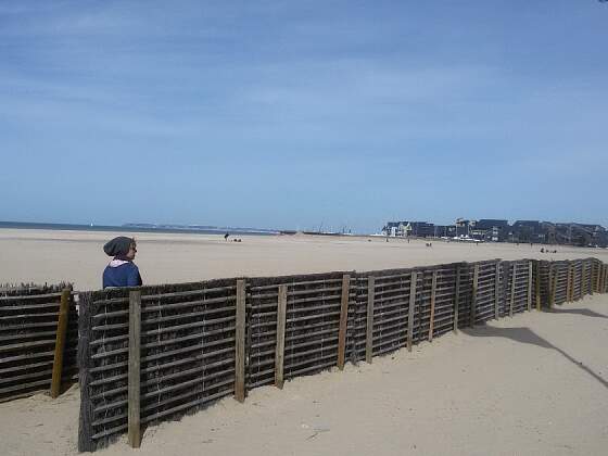 am Strand von Deauville in der Normandie