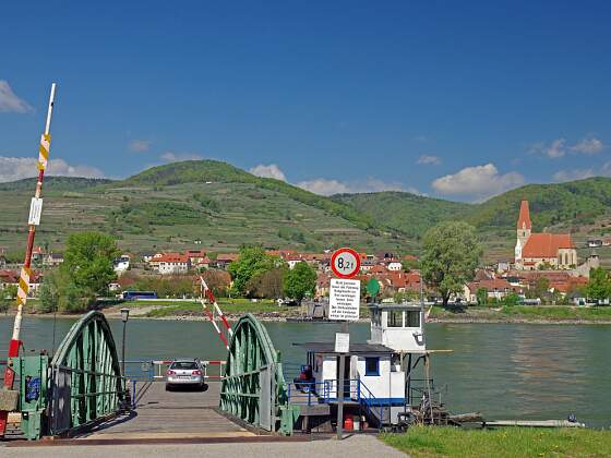 Radkreuzfahrten am Donauradweg: Donaufähre