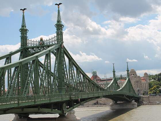 Donaukreuzfahrten: Freiheitsbrücke in Budapest