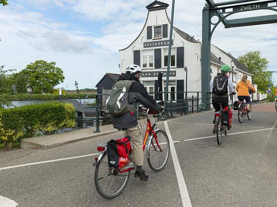 Radkreuzfahrten: Brücke in Holland