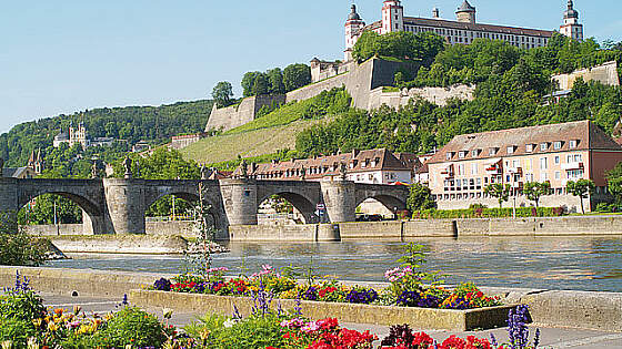 Würzburg: Mainbrücke und Festung Marienberg