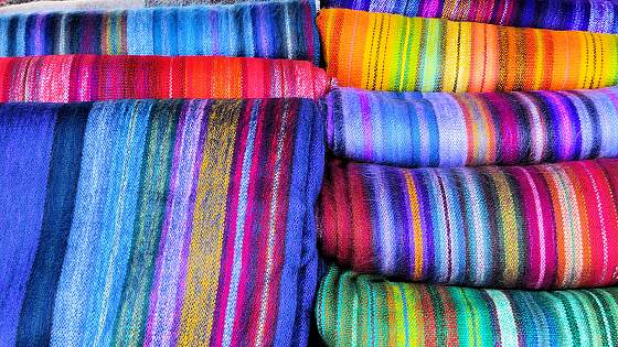 traditionelle Stoffe aus Ecuador
